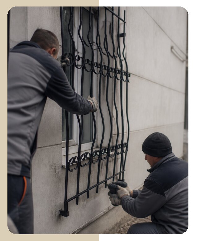 Профессиональная установка кованых решеток в Москве